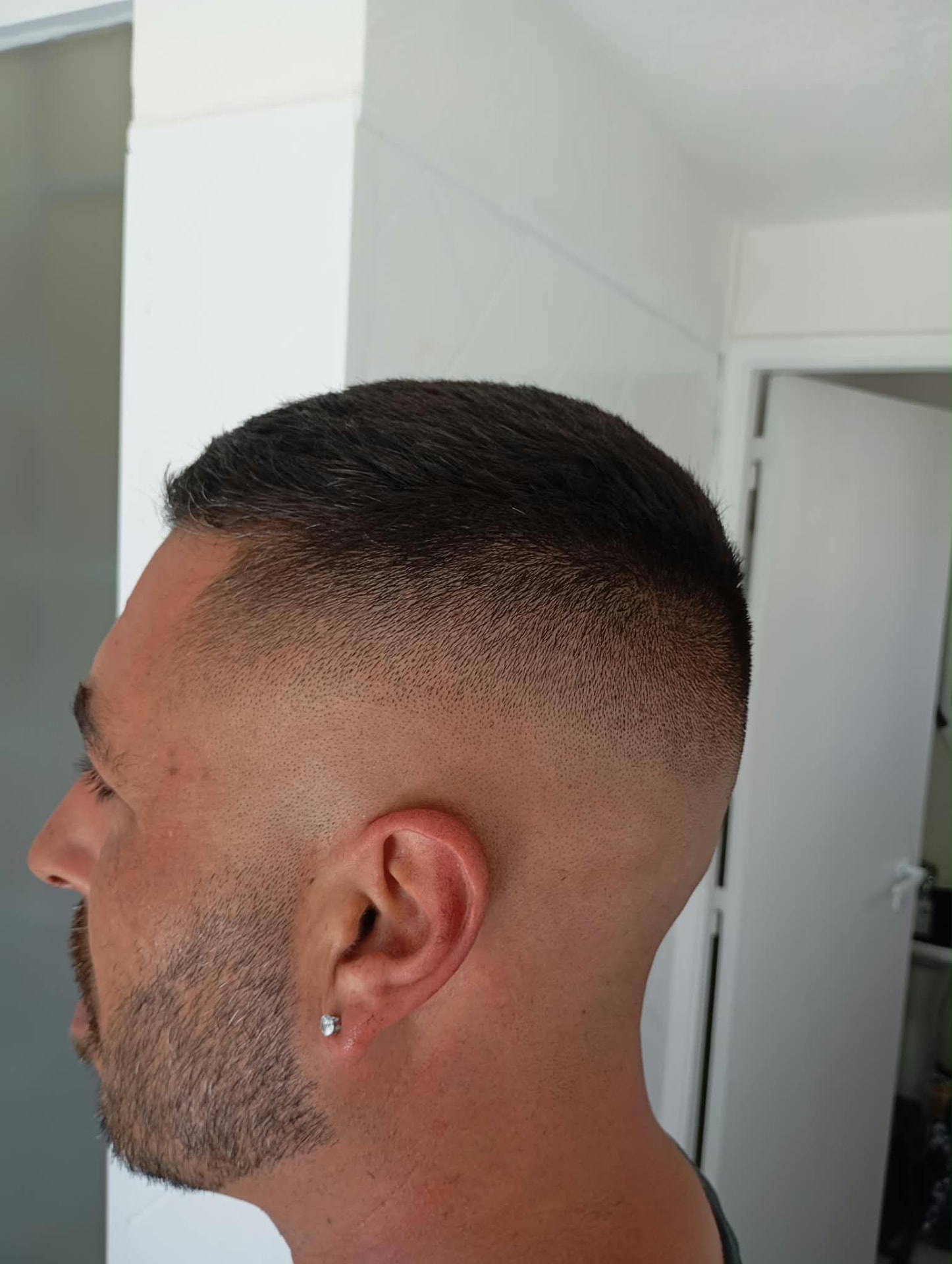 Corte clássico com risco lateral e degradê